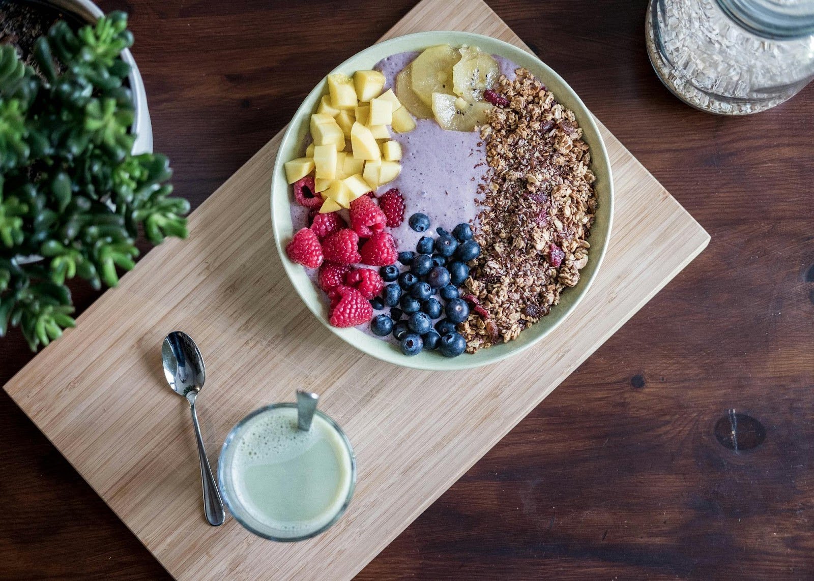 Top Superfoods to Keep Your Skin Looking Young and Vibrant